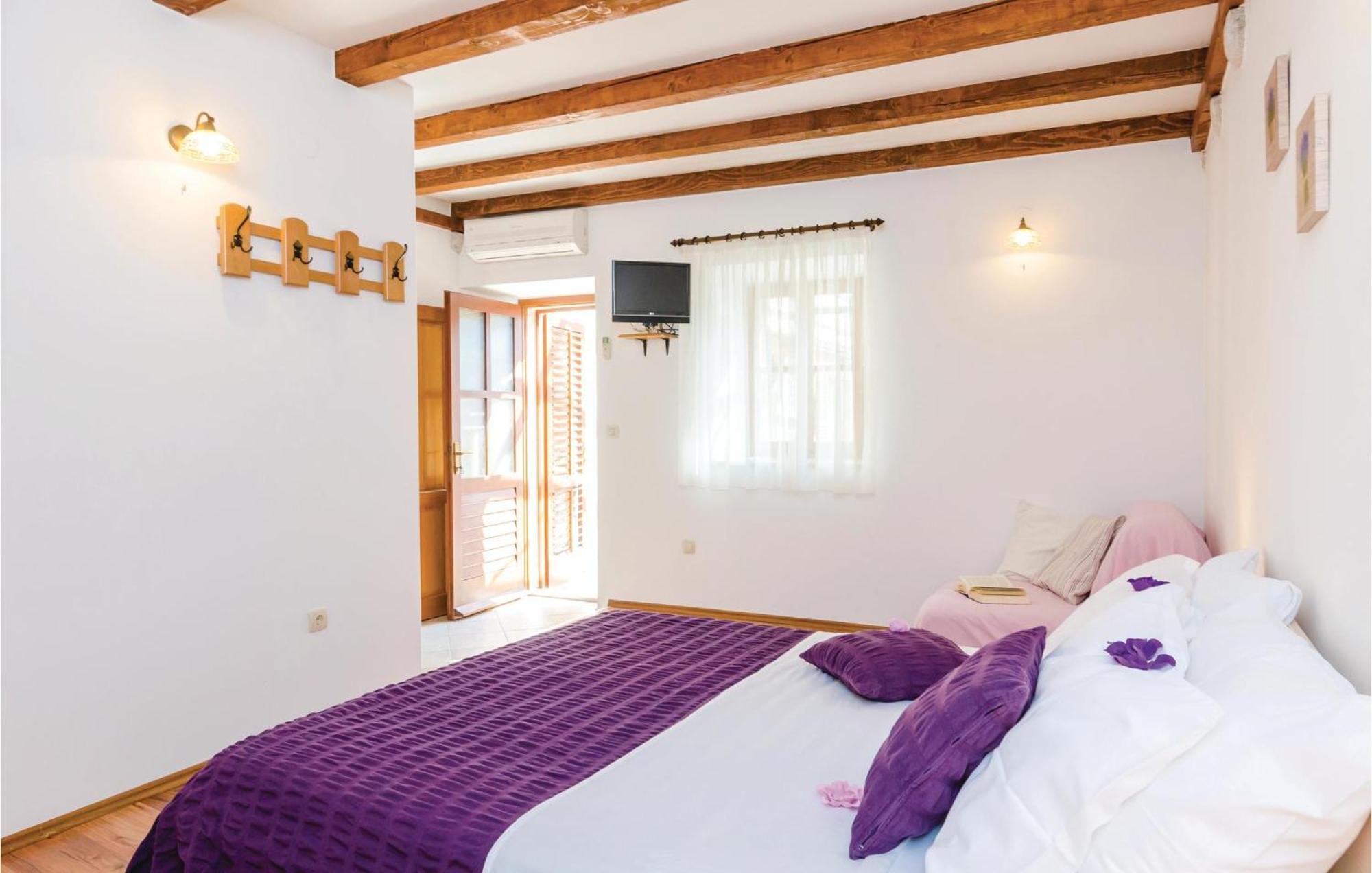 Cozy Home In Slano With Wifi Exterior foto
