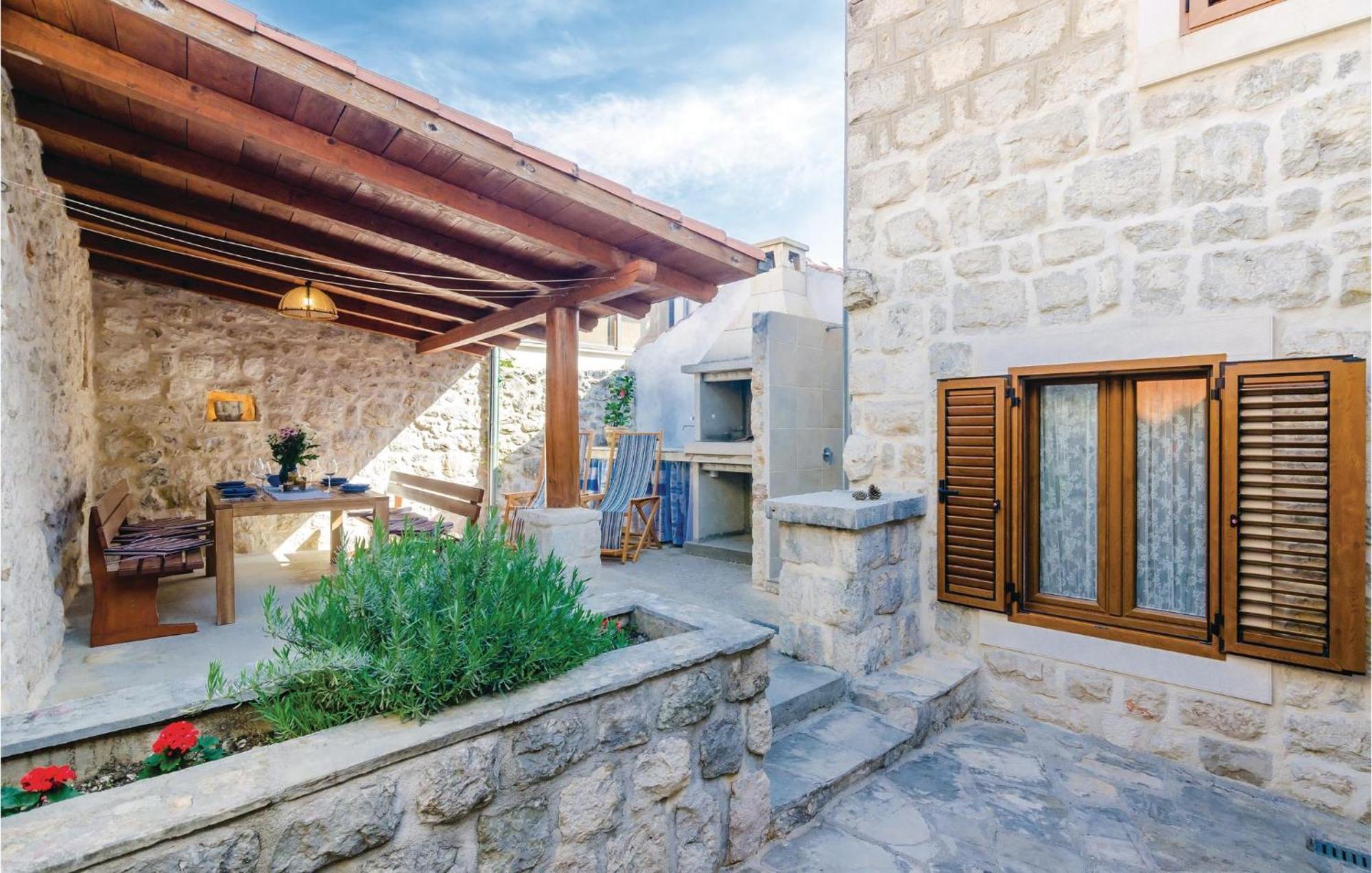 Cozy Home In Slano With Wifi Exterior foto